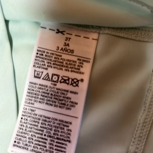 3T swim trunks and rash guard bundle - Picture 6 of 8